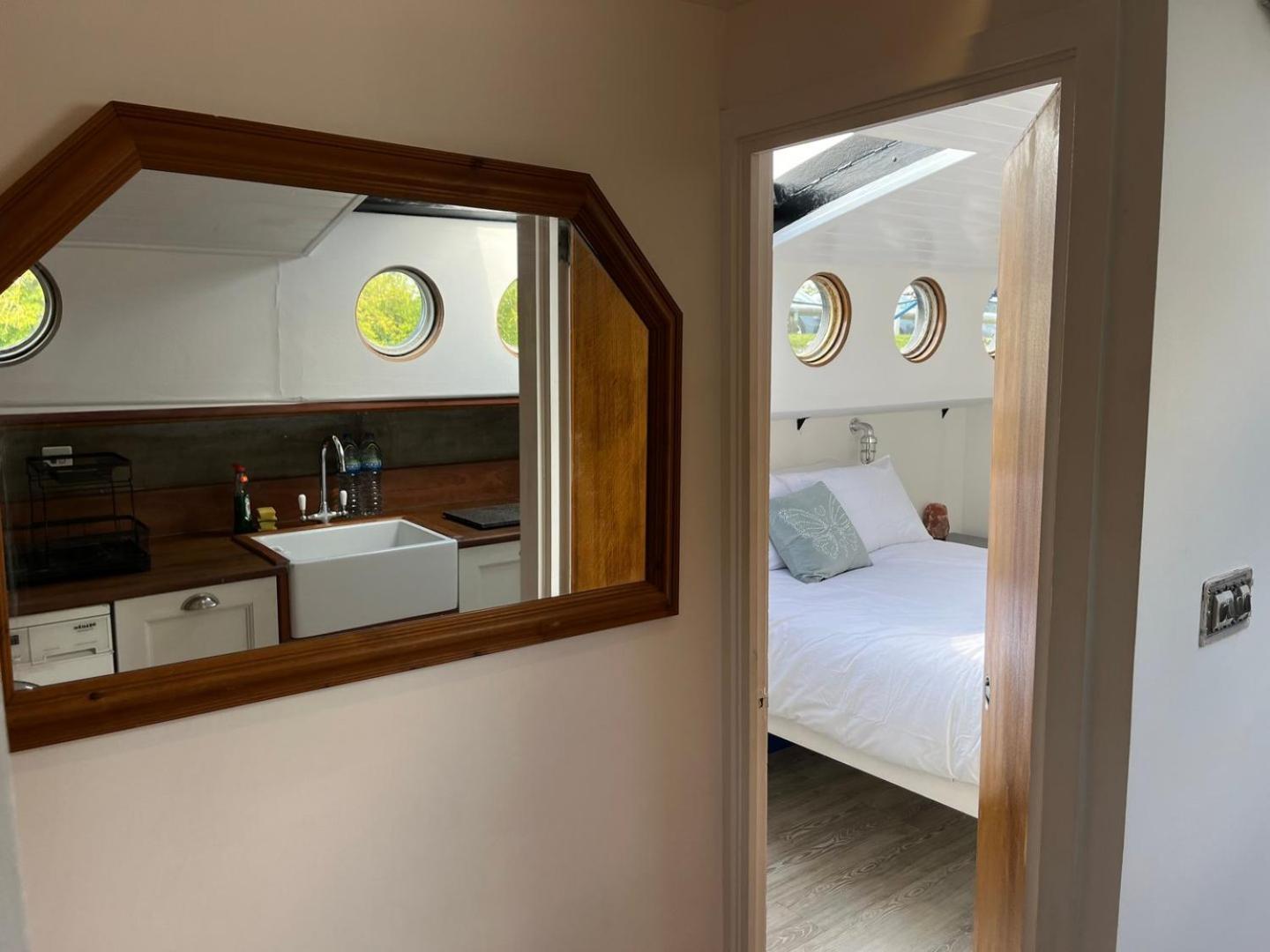 Hotel en barco Marina Boat House